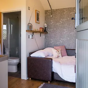  Holiday home Daisy Bank Camp